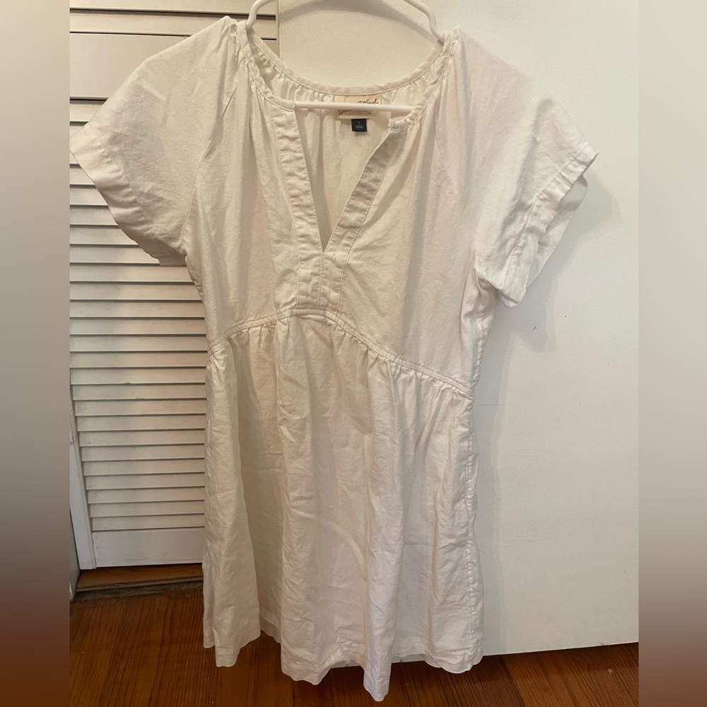 Short white dress